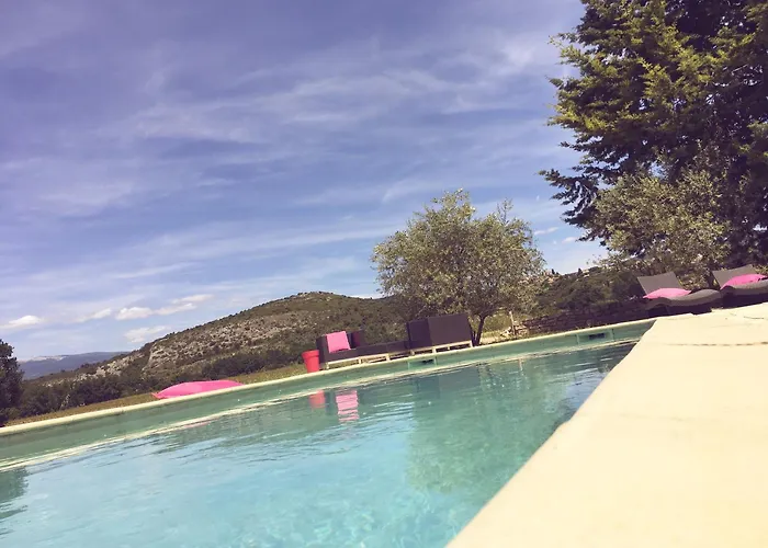 Entre Vignes Et Collines