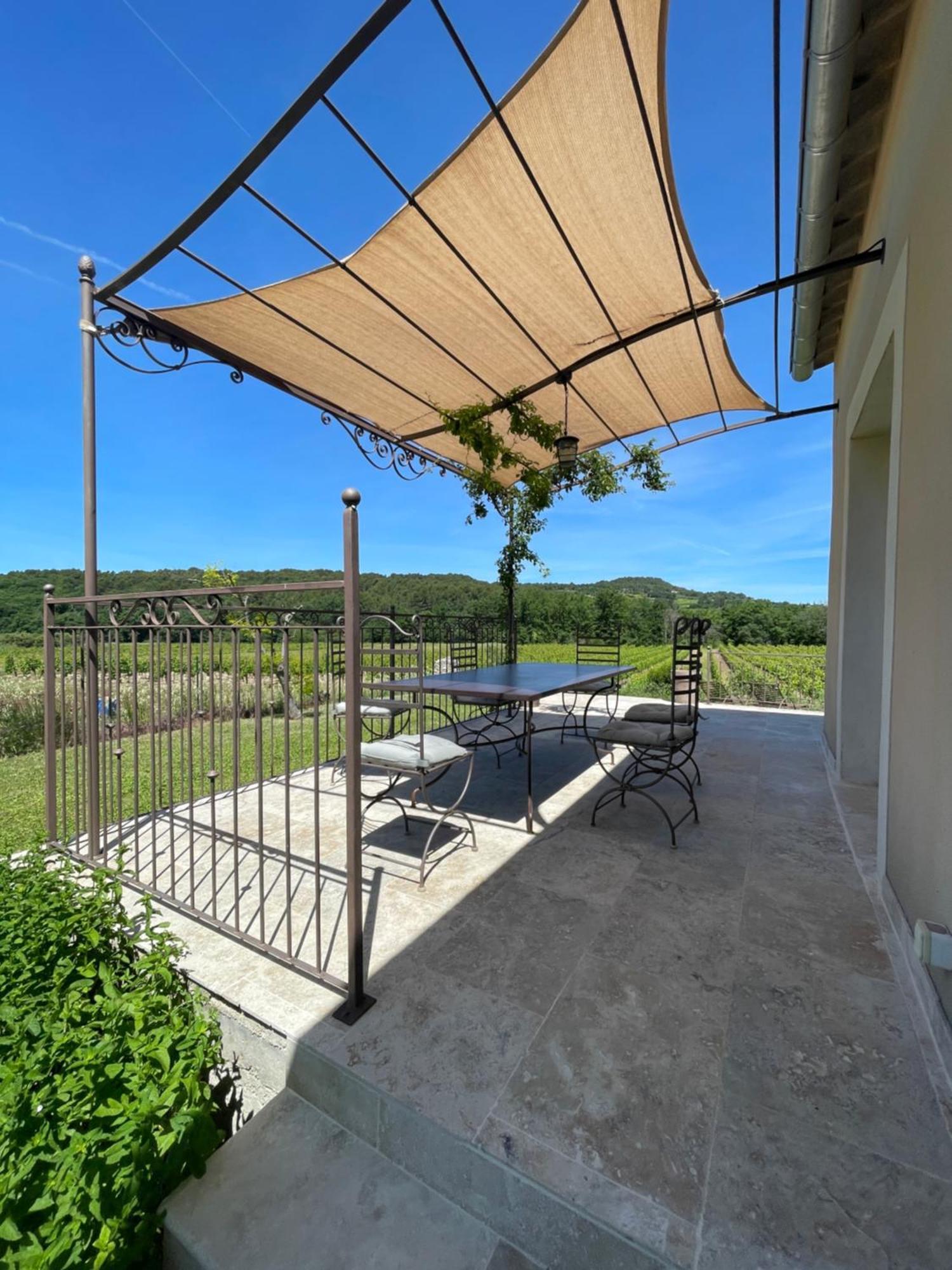 Entre Vignes Et Collines Hébergement de vacances *